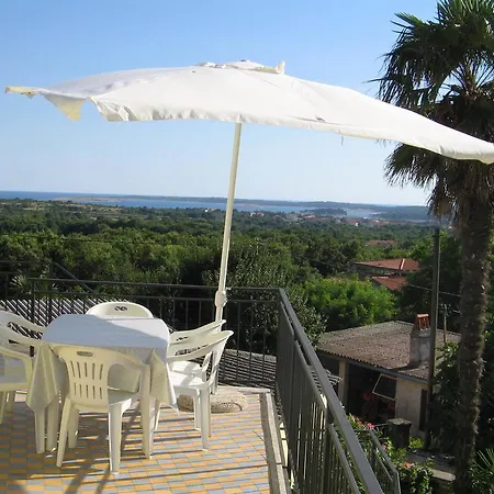 Aurelia Apartment