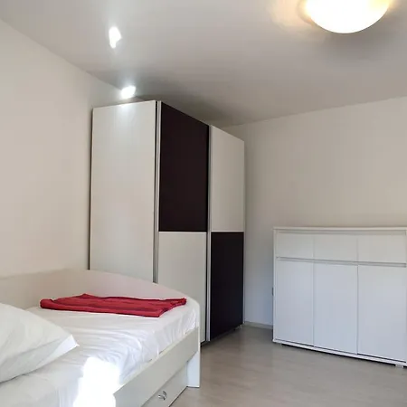 Aurelia Apartment *