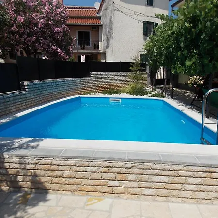 Aurelia Apartment *